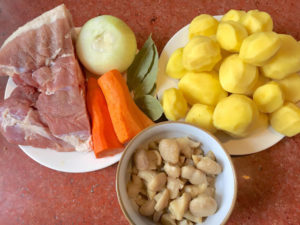 свинина в горшочке