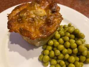 Корзиночки с курицей и грибами